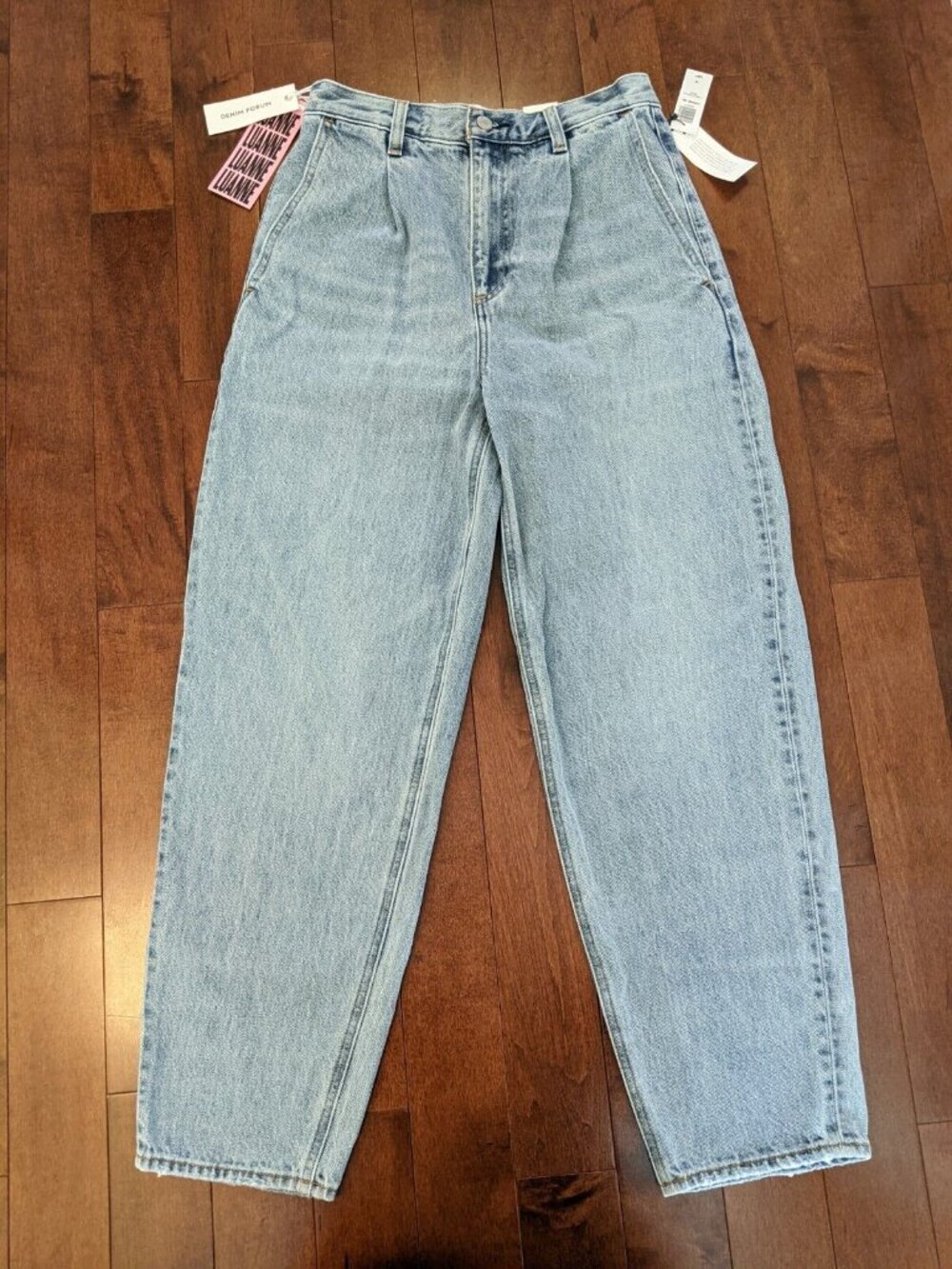 Aritzia Denim Forum women's Luanne high rise tapered jeans size 26 cotton